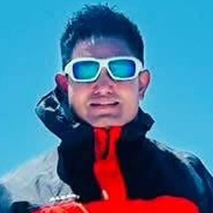रेशम डंगोल