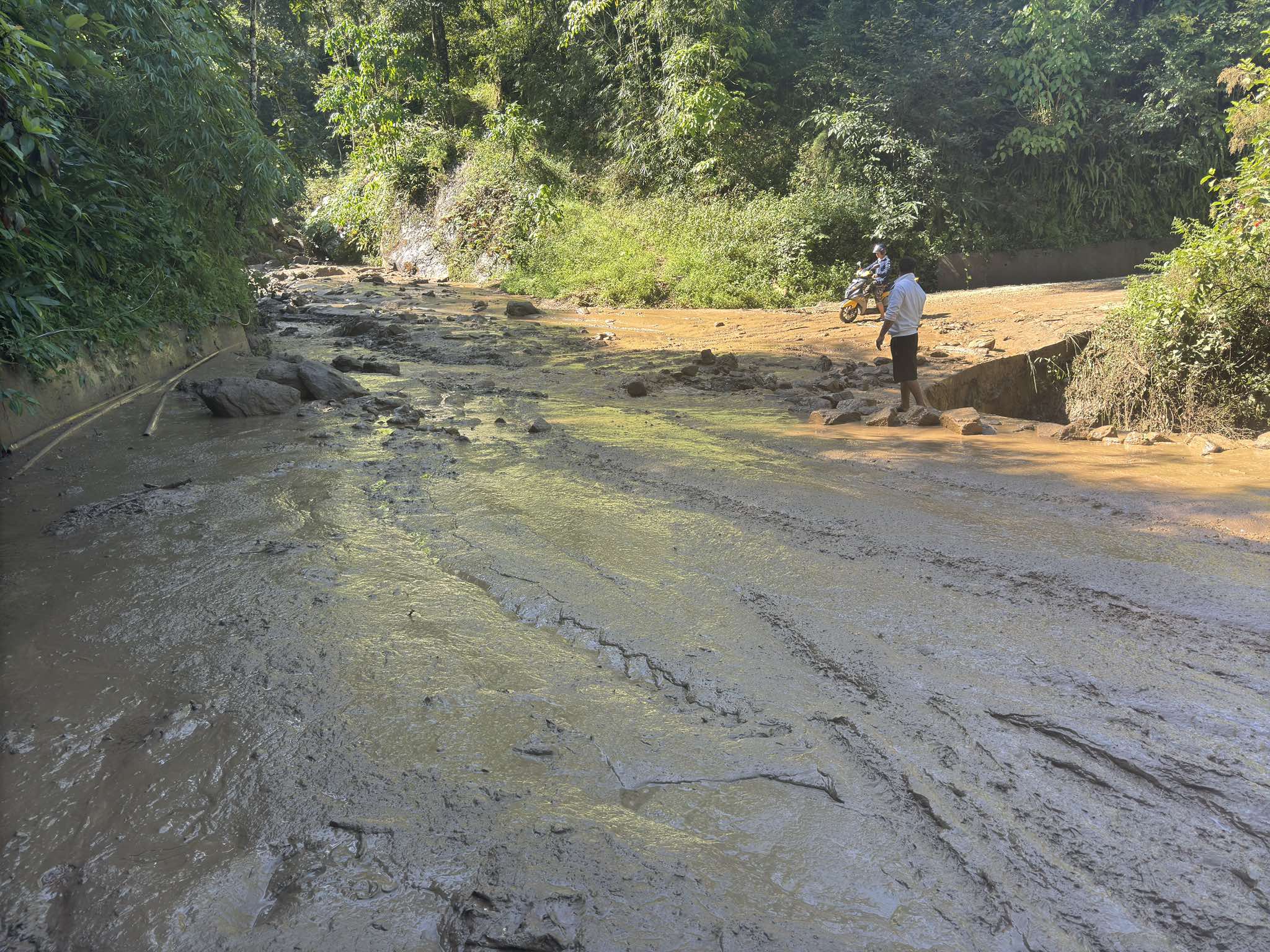 पाँचथरमा सडक, बिजुली र खानेपानी अवरुद्ध  