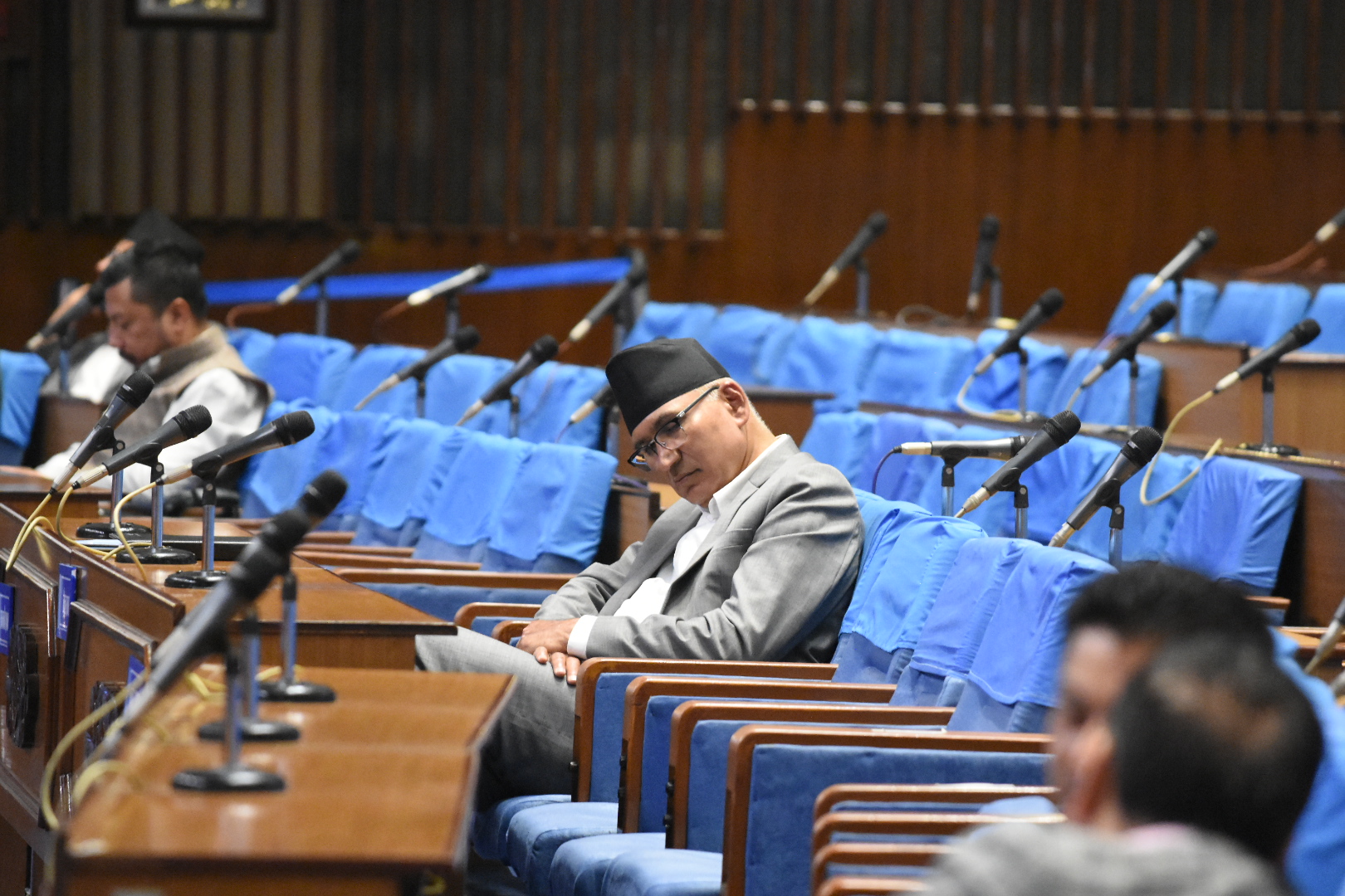 विनियोजन विधेयकका प्राथमिकताबारेको छलफलमा अर्थमन्त्री नै निदाएपछि... (तस्वीरहरू)