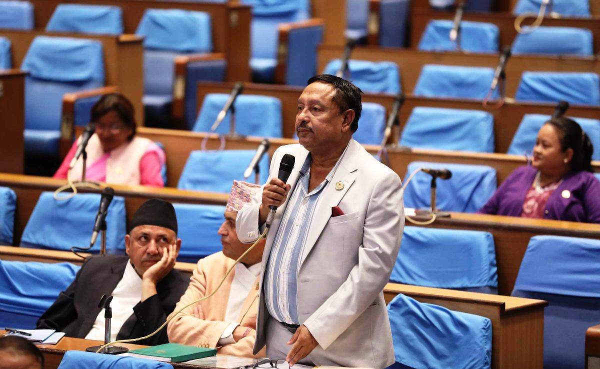 विमानस्थल बनाउन ओली, देउवा र प्रचण्डले आश्वासन मात्रै दिएको भन्दै रिसाए सांसद