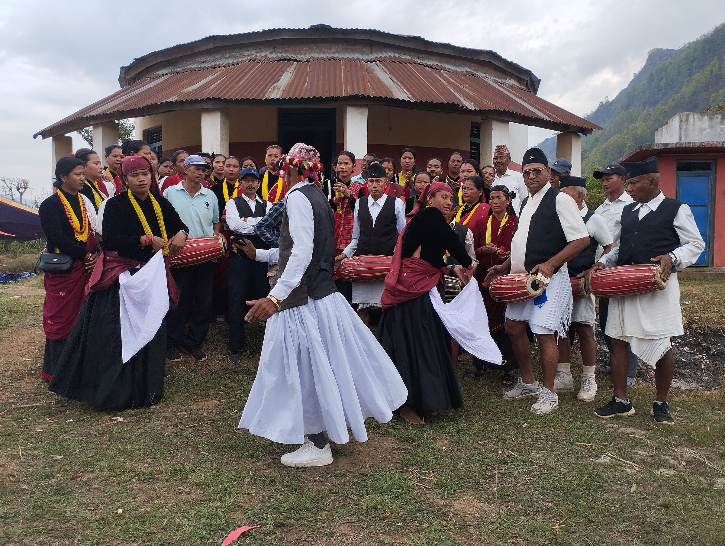 कुमाल गाउँका ८० जनाले सिके पाउदुरे नाच