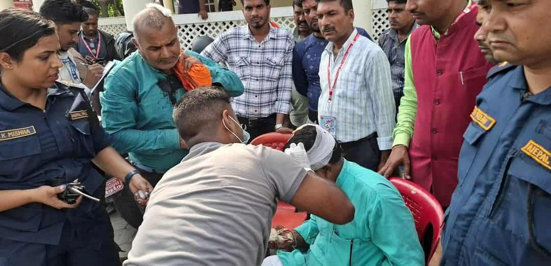 ओली गुटबन्दी छैन भन्छन्, जिल्लामा कार्यकर्ता टाउको फुटाइरहेका छन्