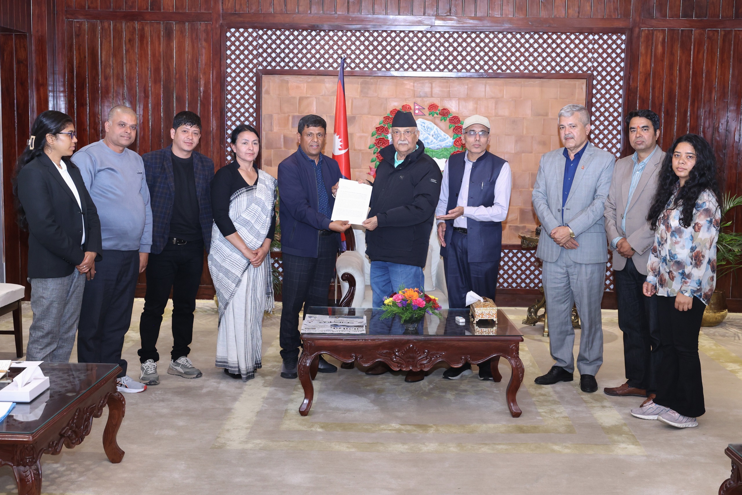 द्वन्द्वपीडितसँग प्रधानमन्त्रीले भने– एमाले पनि पीडित हो, अविश्वास नगर्नुस्