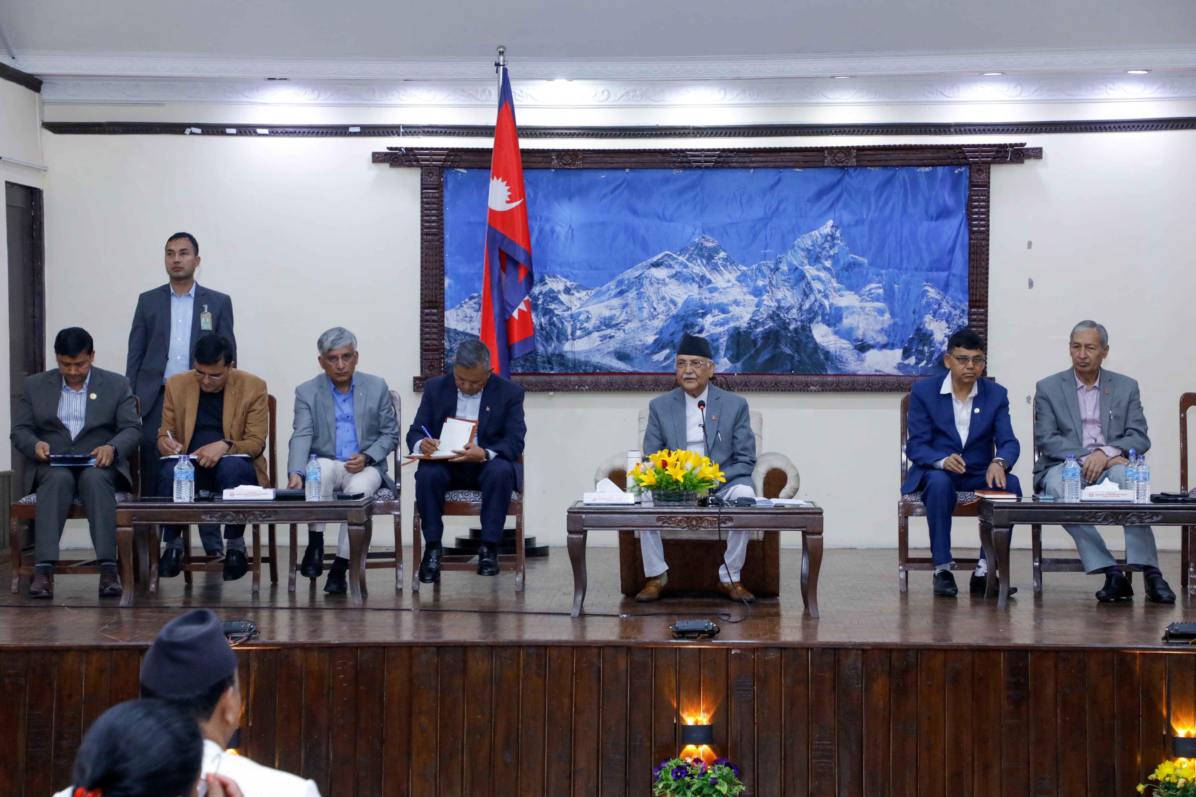 एमाले सांसदलाई प्रधानमन्त्रीको निर्देशन– नीति तथा कार्यक्रम सही छ, ढुक्कले समर्थन गर्नुस्  