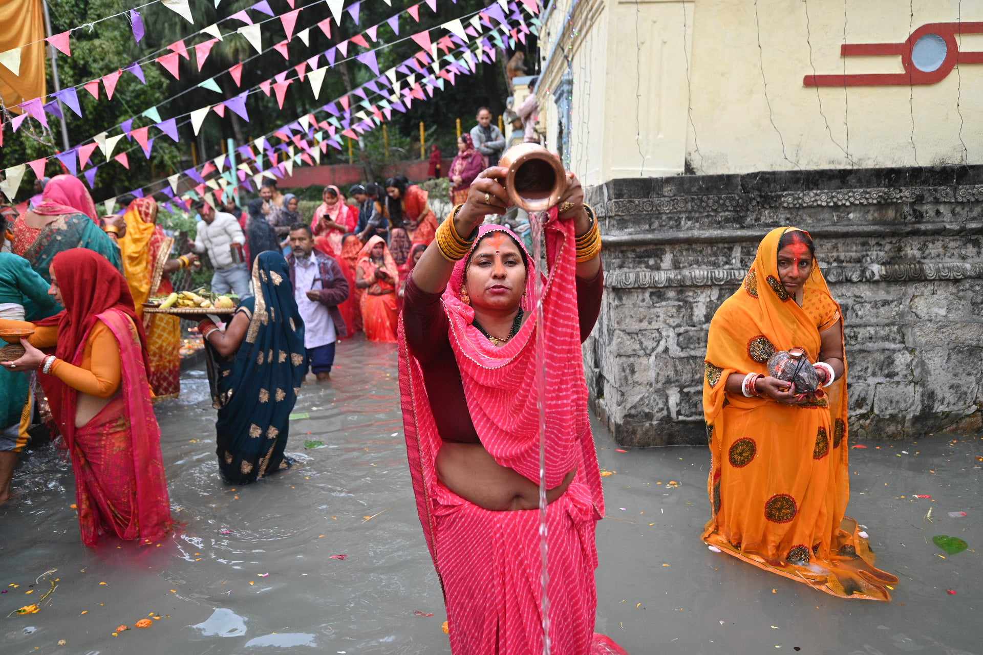 दिइयो उदाउँदो सूर्यलाई अर्घ्य, सकियो छठ (फोटो फिचर)