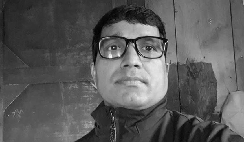 सडकमाथिबाट खसेको ढुंगाले लागेर लेकम गाउँपालिकाका शिक्षा शाखा प्रमुखको मृत्यु