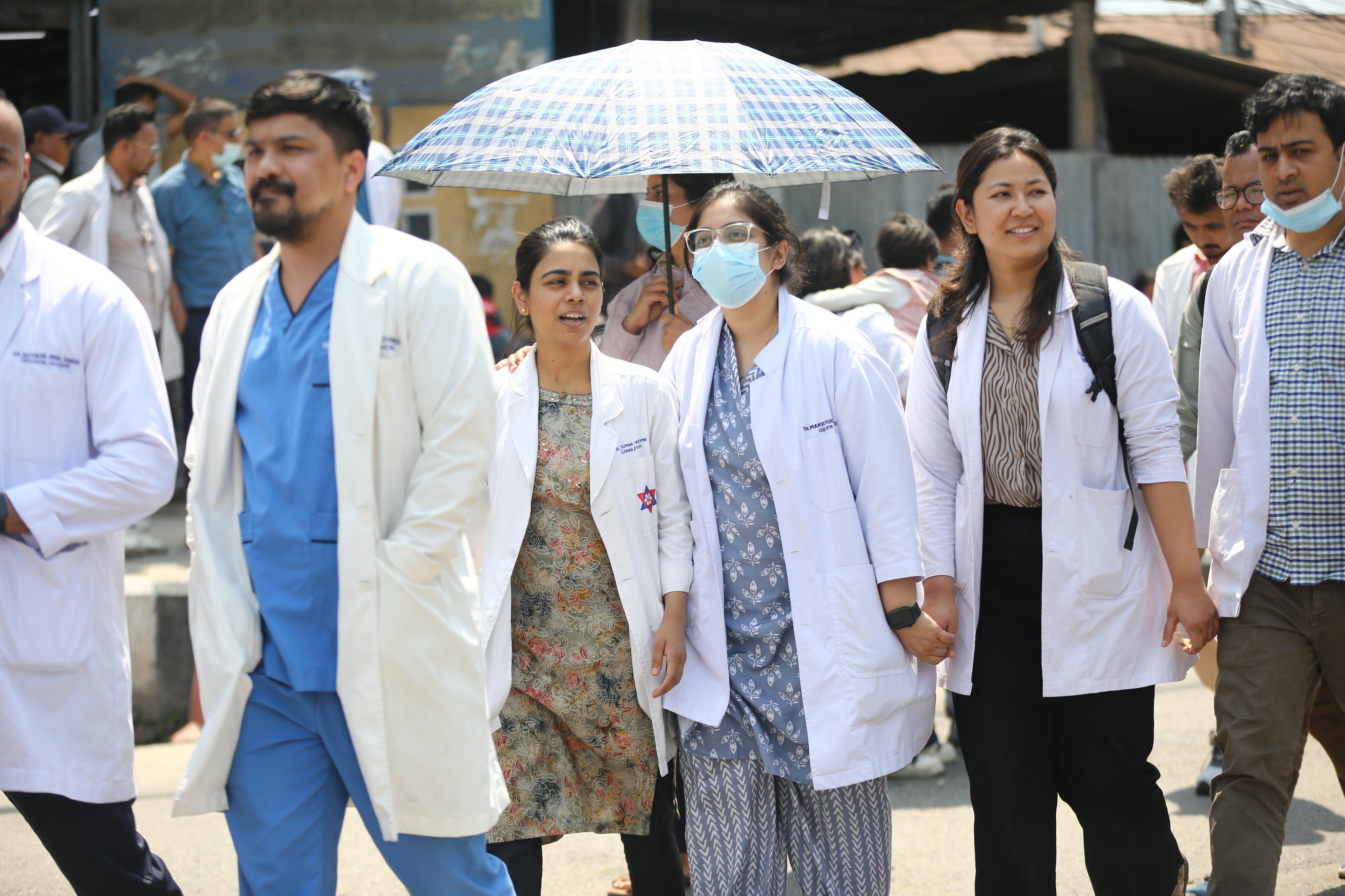 सहमतिपछि काममा फर्किए आवासीय चिकित्सक