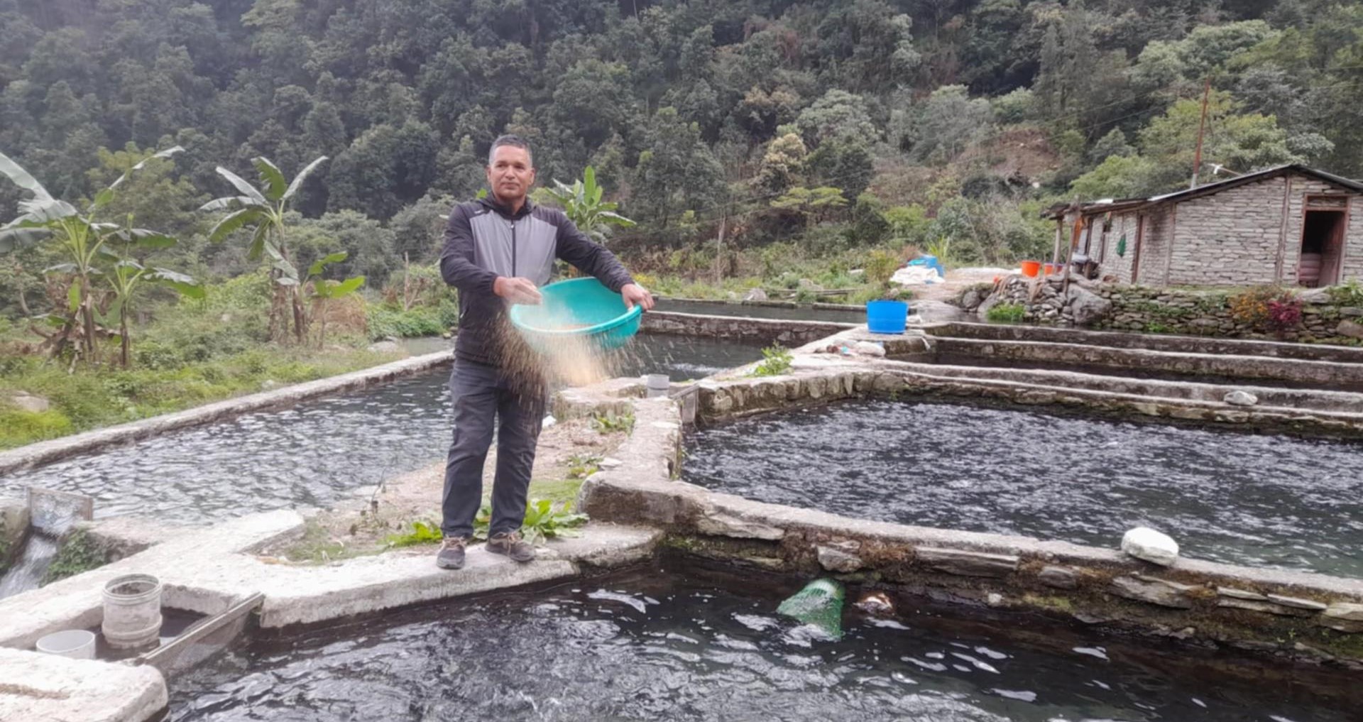 २१ वर्ष प्रहरीमा बिताएपछि वडाध्यक्ष बने, अहिले माछा पालनबाट कमाउँछन् ३ करोड