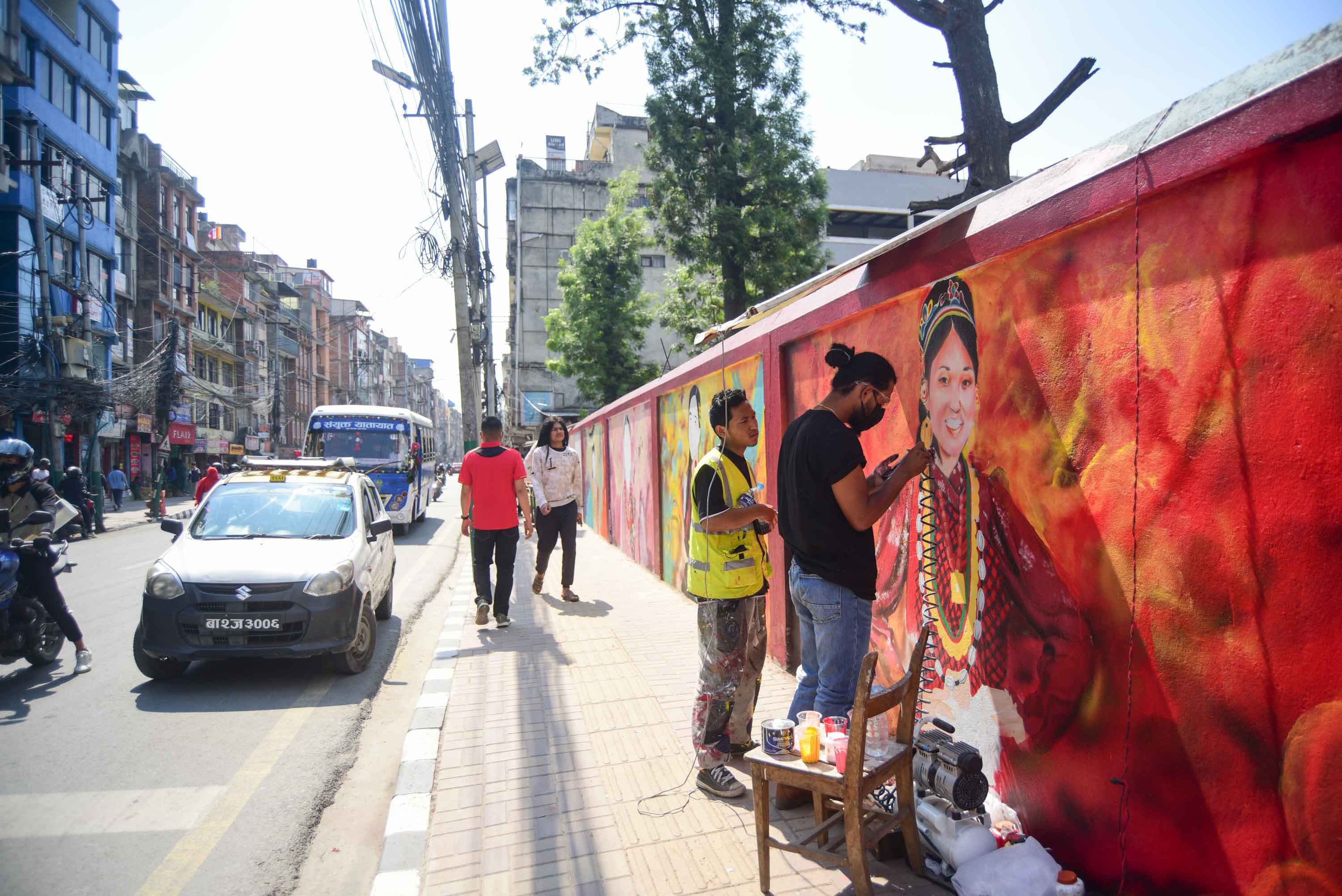 पद्‌मकन्या क्याम्पसको भित्तामा महानगरको मुराल (तस्वीरहरू)