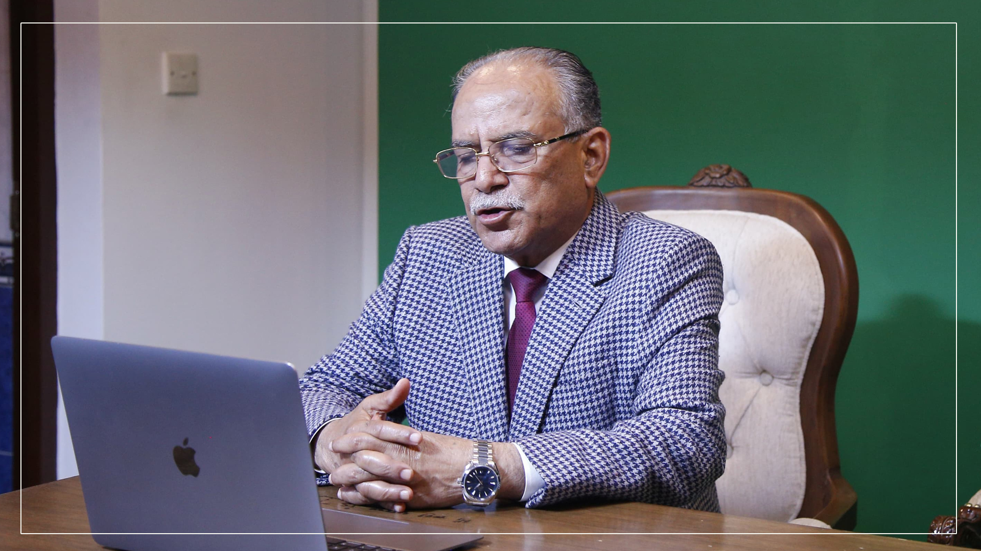 शौचालयमा लडेर घाइते भए प्रचण्ड