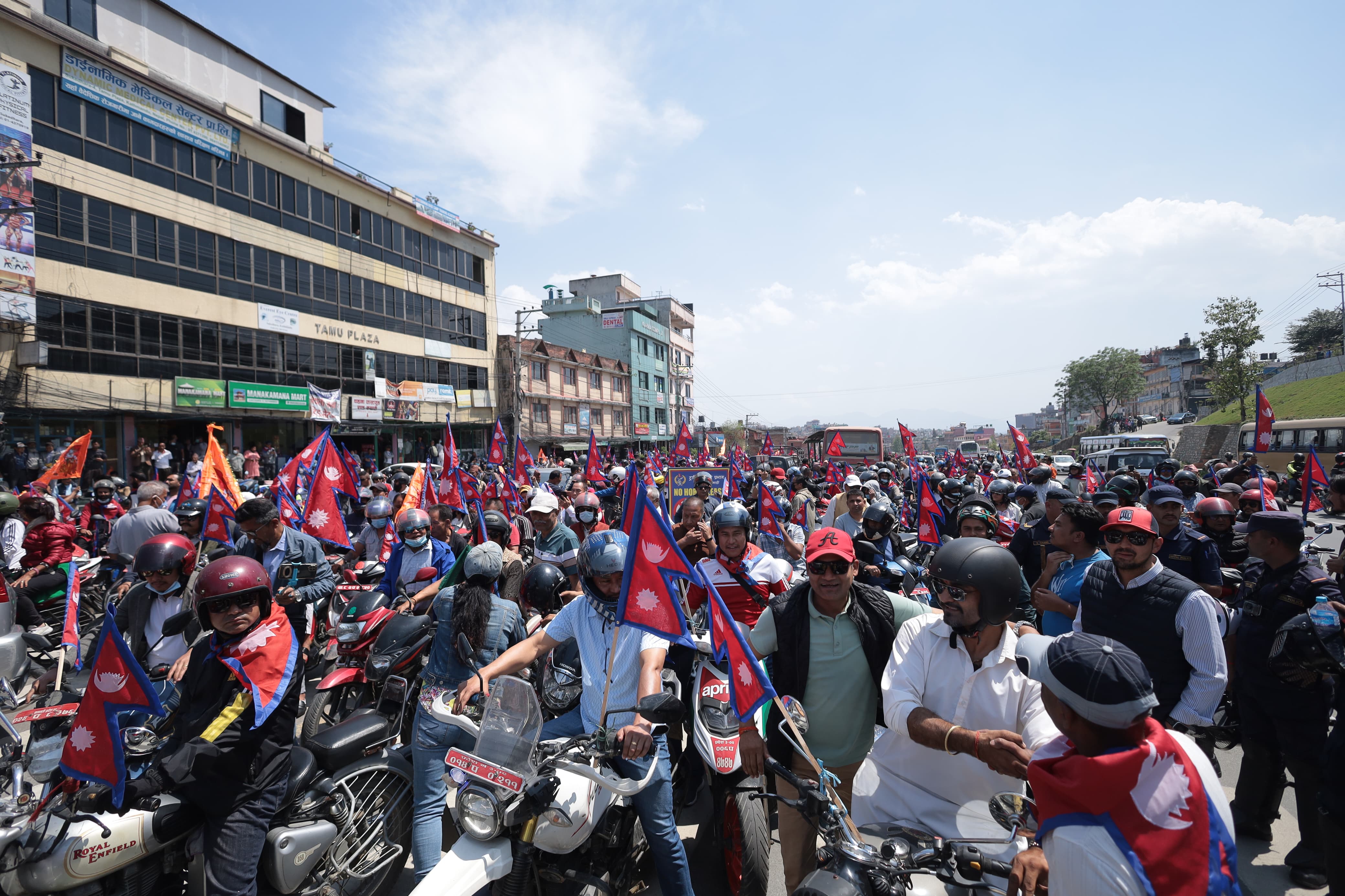 काठमाडाैंमा राजावादीहरूको मोटरसाइकल र्‍याली (तस्वीरहरू)