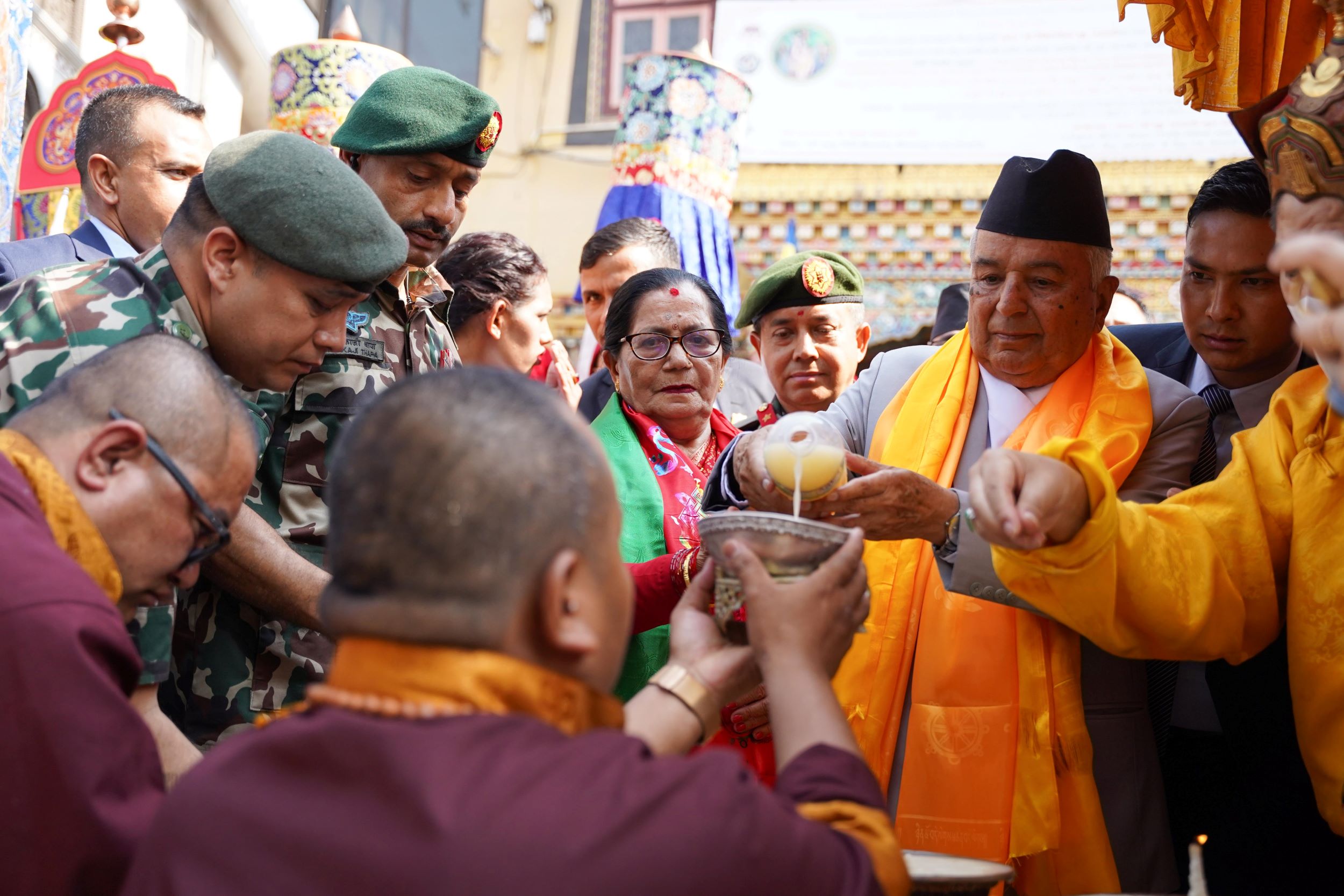 राष्ट्रपतिले गरे बौद्ध स्तुपाको दर्शन र पूजा (तस्वीरहरू)