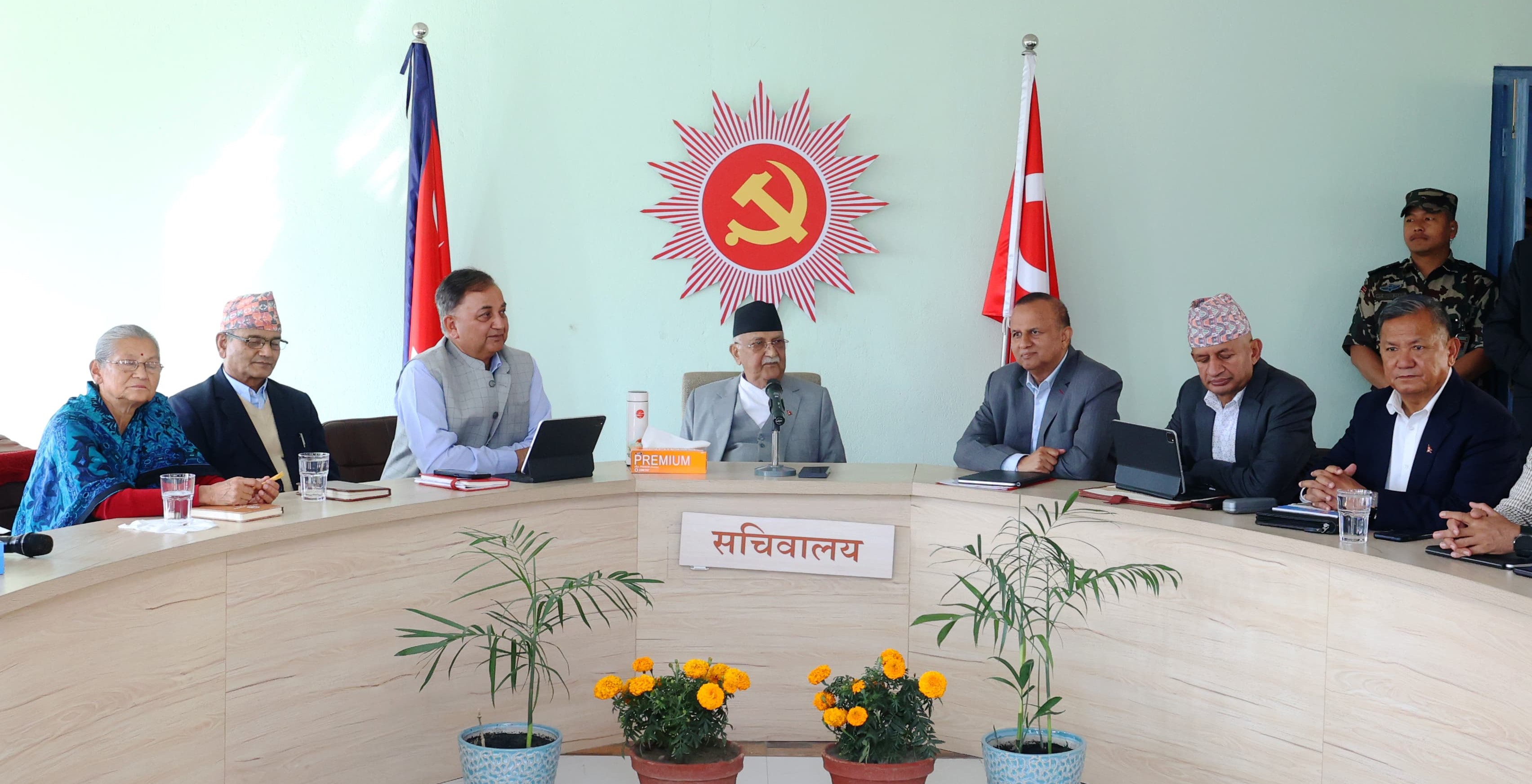 सत्ता साझेदार कांग्रेसभित्रको इतरपक्षबाट झस्कियो एमाले, सचिवालय बैठकमै भयो छलफल 