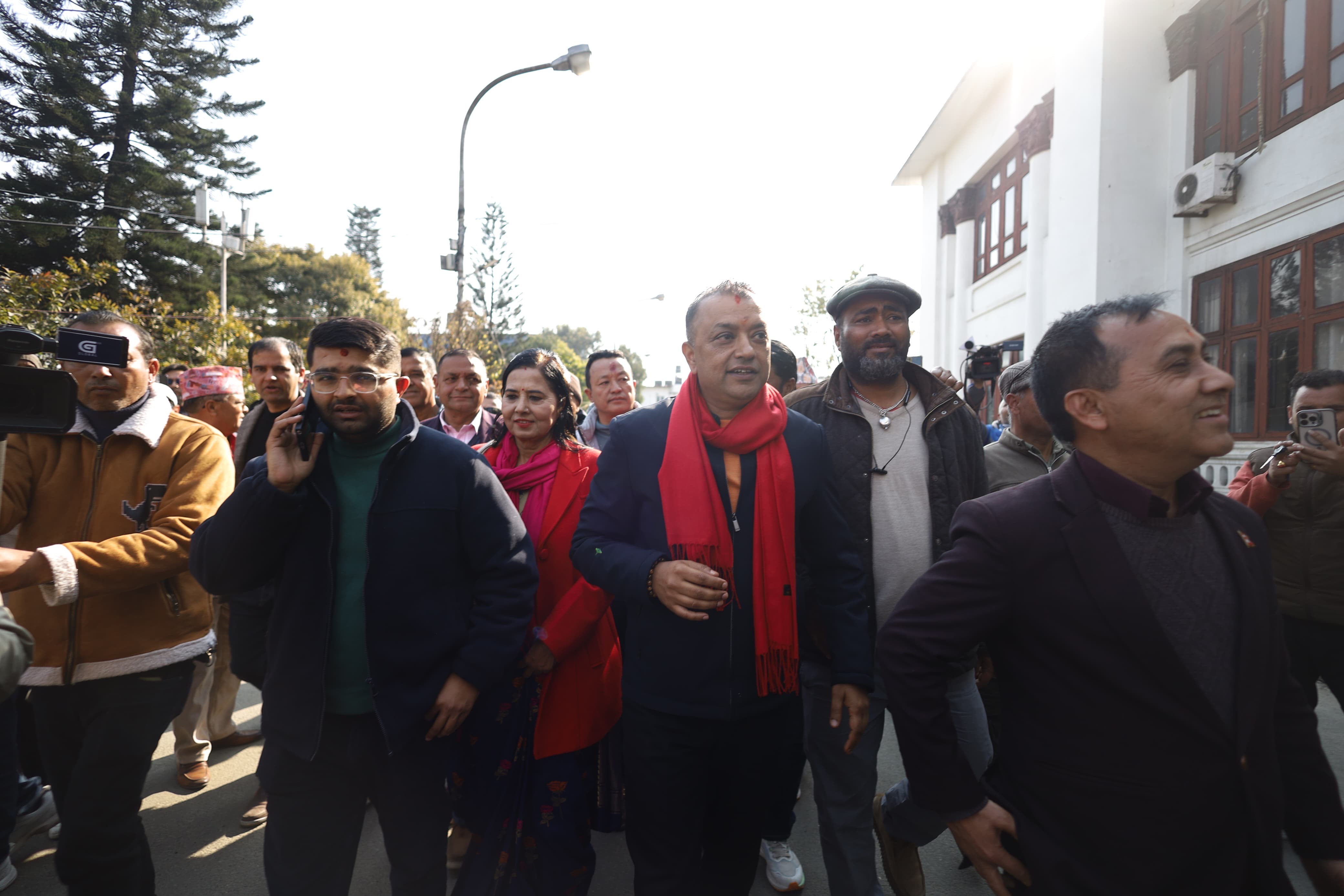 आधिकारिकता दाबी गर्न निर्वाचन आयोग पुग्यो गगनको टोली