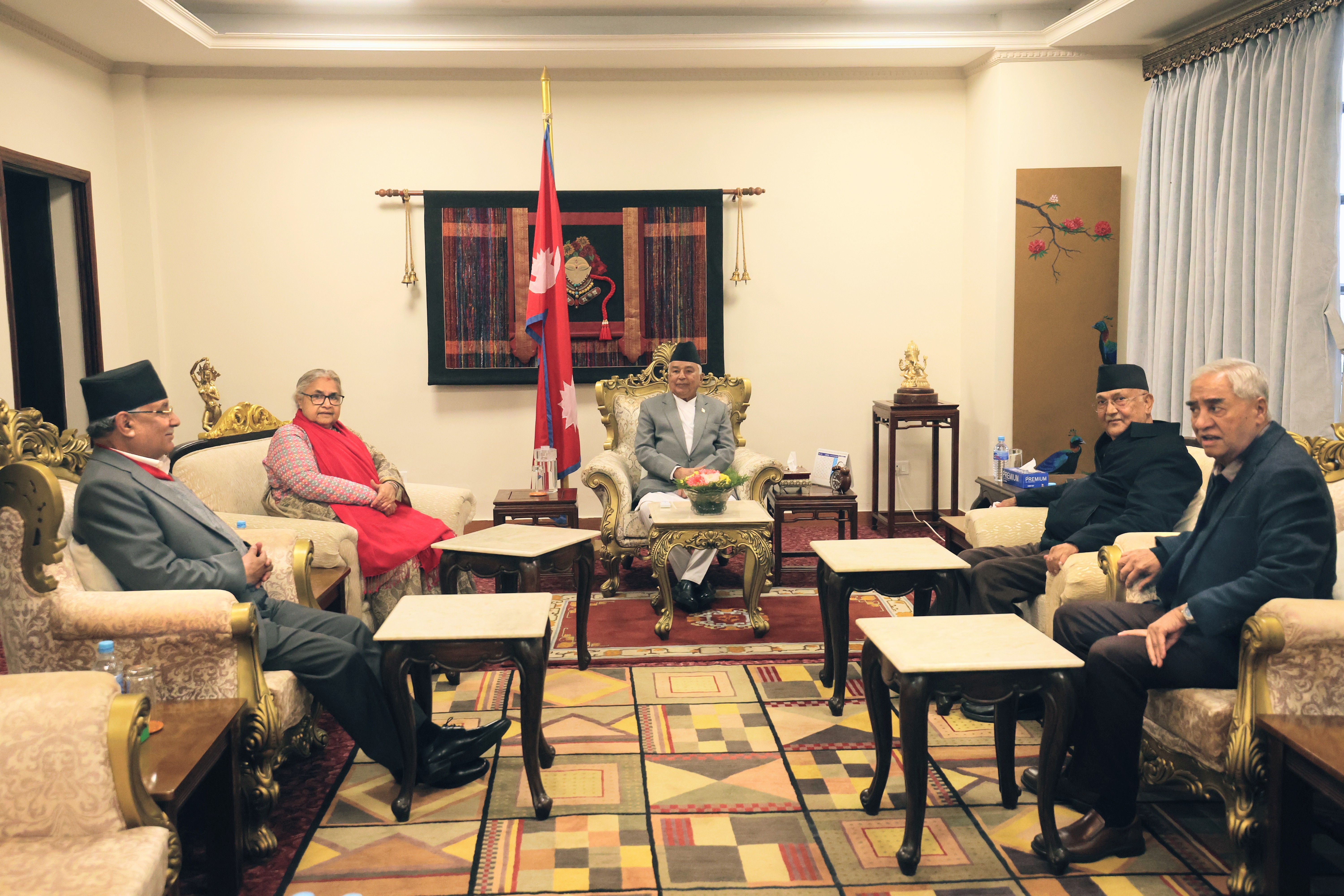 शीतलनिवासमा राष्ट्रपति पाैडेल र प्रधानमन्त्री कार्कीसहित शीर्ष नेताहरूको संवाद जारी