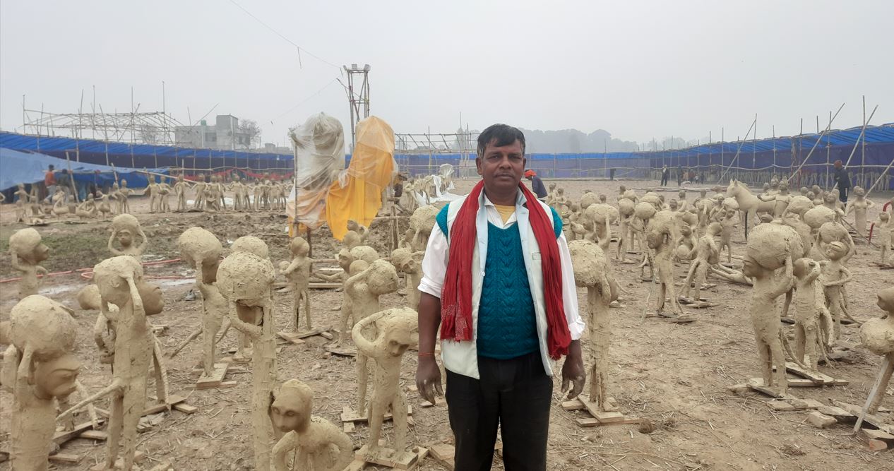 पर्साका बलिराम पण्डित, जसले बनाउँदै छन् महायज्ञका लागि १ हजार ११ मूर्ति 