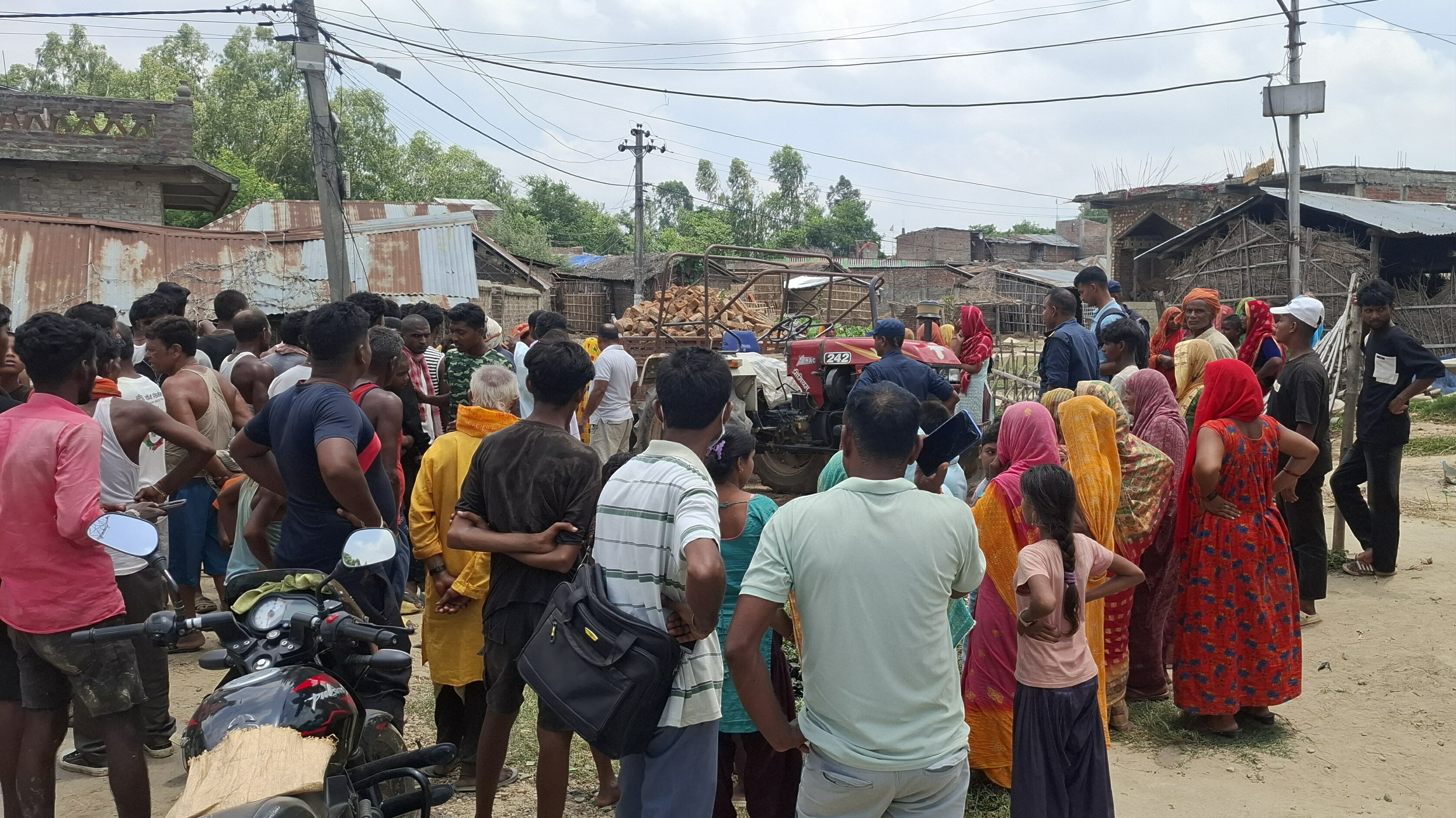 पर्सामा ट्रयाक्टर दुर्घटनामा परेर दुई जनाको मृत्यु, एक जना घाइते