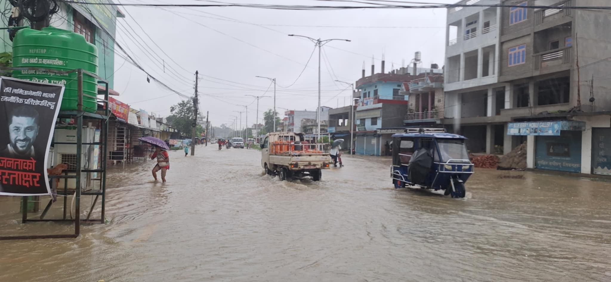 धनगढीमा हजारभन्दा बढी घर डुबानमा, वर्षा रोकिएन