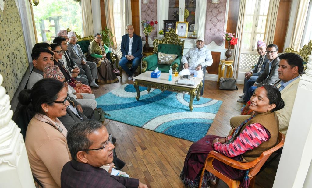 सुदूरपश्चिमका एमाले सांसदसँग ओलीको छलफल सकियो, नेता फेर्ने विषयमा के भयो ?