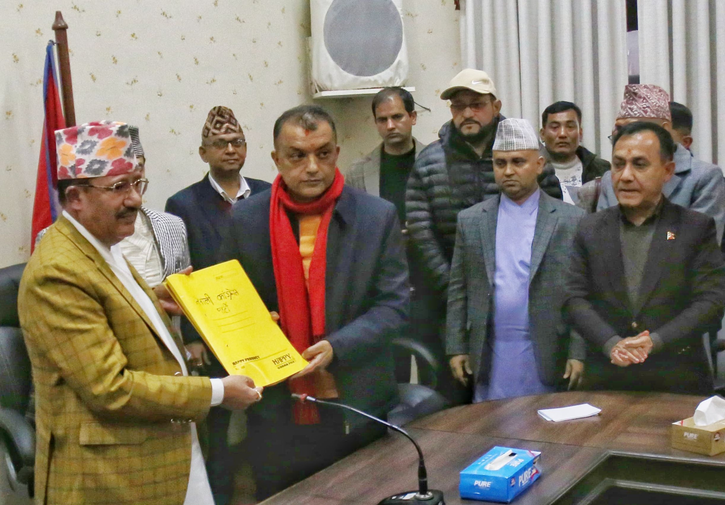 दुविधा हटाइदिन निर्वाचन आयोगलाई गगन थापाको अनुरोध 