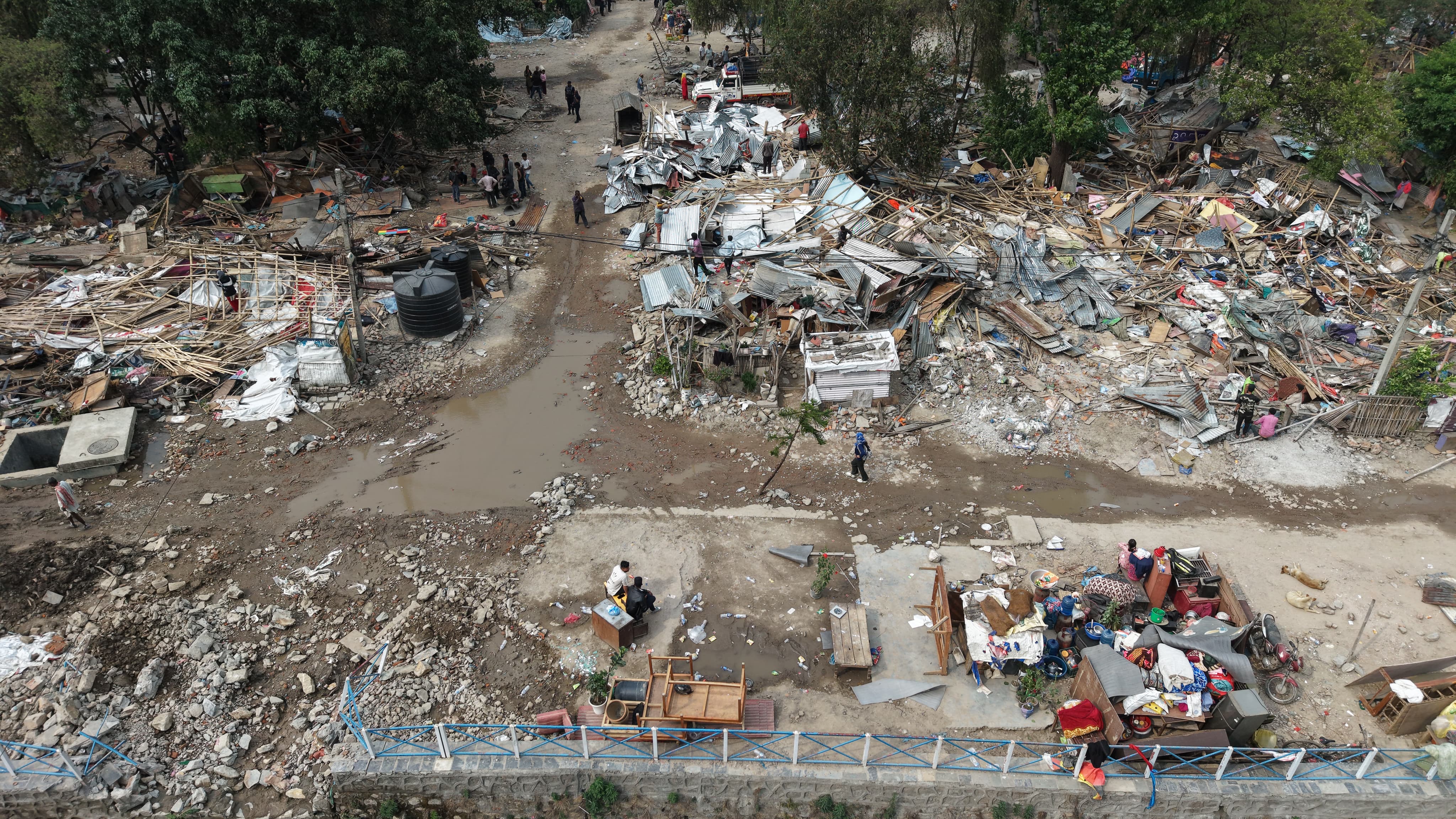 ड्रोनबाट यस्तो देखियो भत्काइसकेपछिको थापाथली सुकुम्बासी बस्ती (तस्वीरहरू)