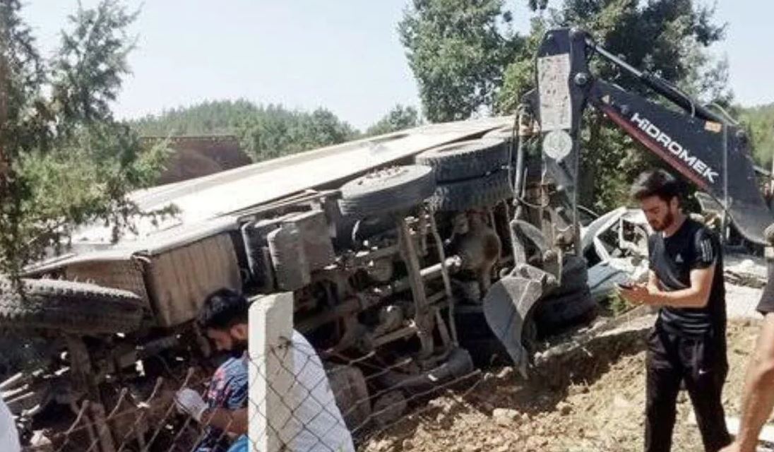 टर्कीमा अन्तिम संस्कारमा सहभागीहरूलाई ट्रकले ठक्कर दिँदा पाँच जनाको मृत्यु