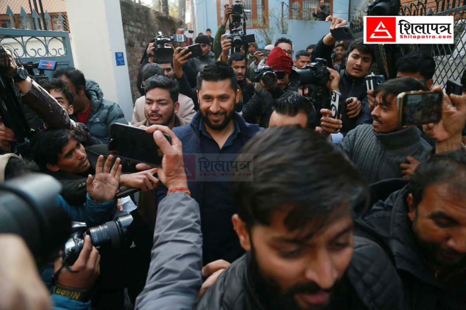 लौरो टेक्ने कि घण्टी बजाउने भन्ने सञ्चारकर्मीको प्रश्नमा रविले के भने ?