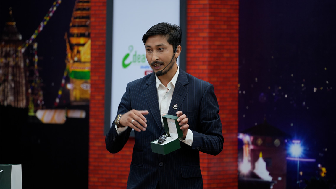 परदेशीलाई देशसँग जोडिरहेको घडी ‘गोर्खा वाच’ (भिडियोसहित)