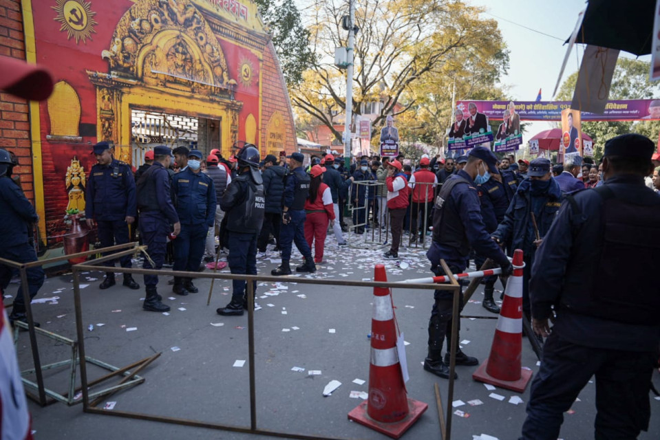 एमालेको चुनावमा भोट हाल्न एक जनाले २ घण्टा ३ मिनेटसम्म लगाए