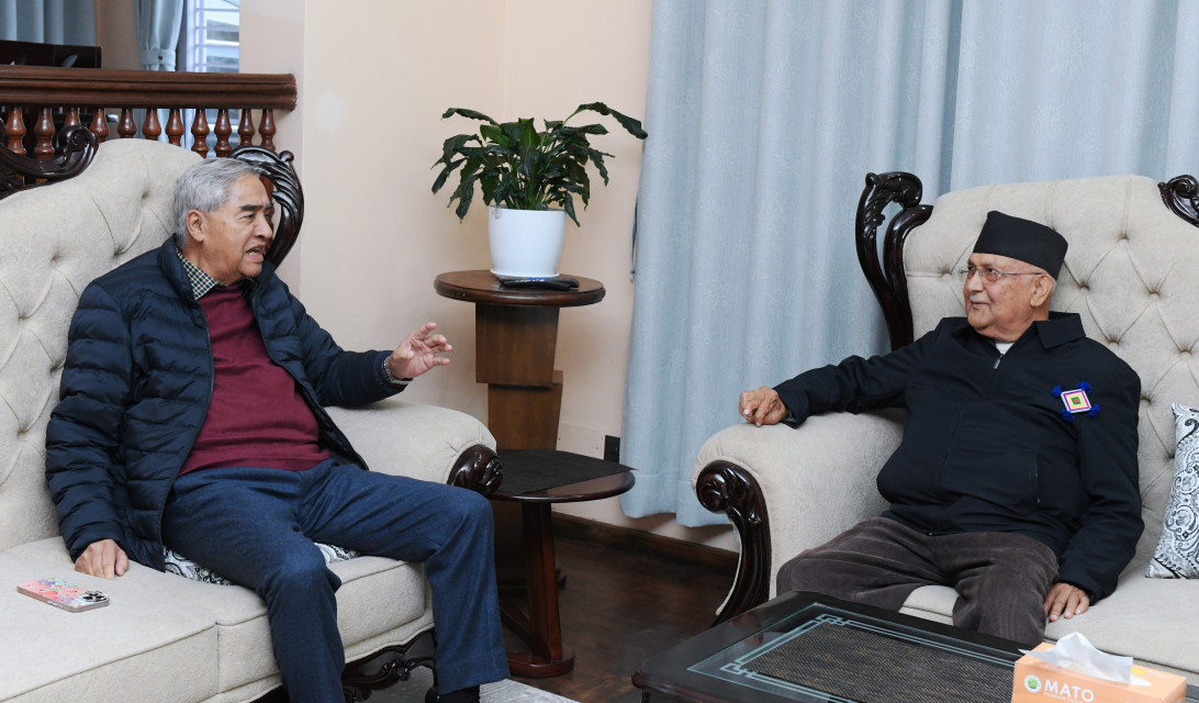 सिंहदरबारमा चुनावकेन्द्रित छलफल चलिरहँदा देउवा भेट्न महाराजगञ्ज पुगे ओली