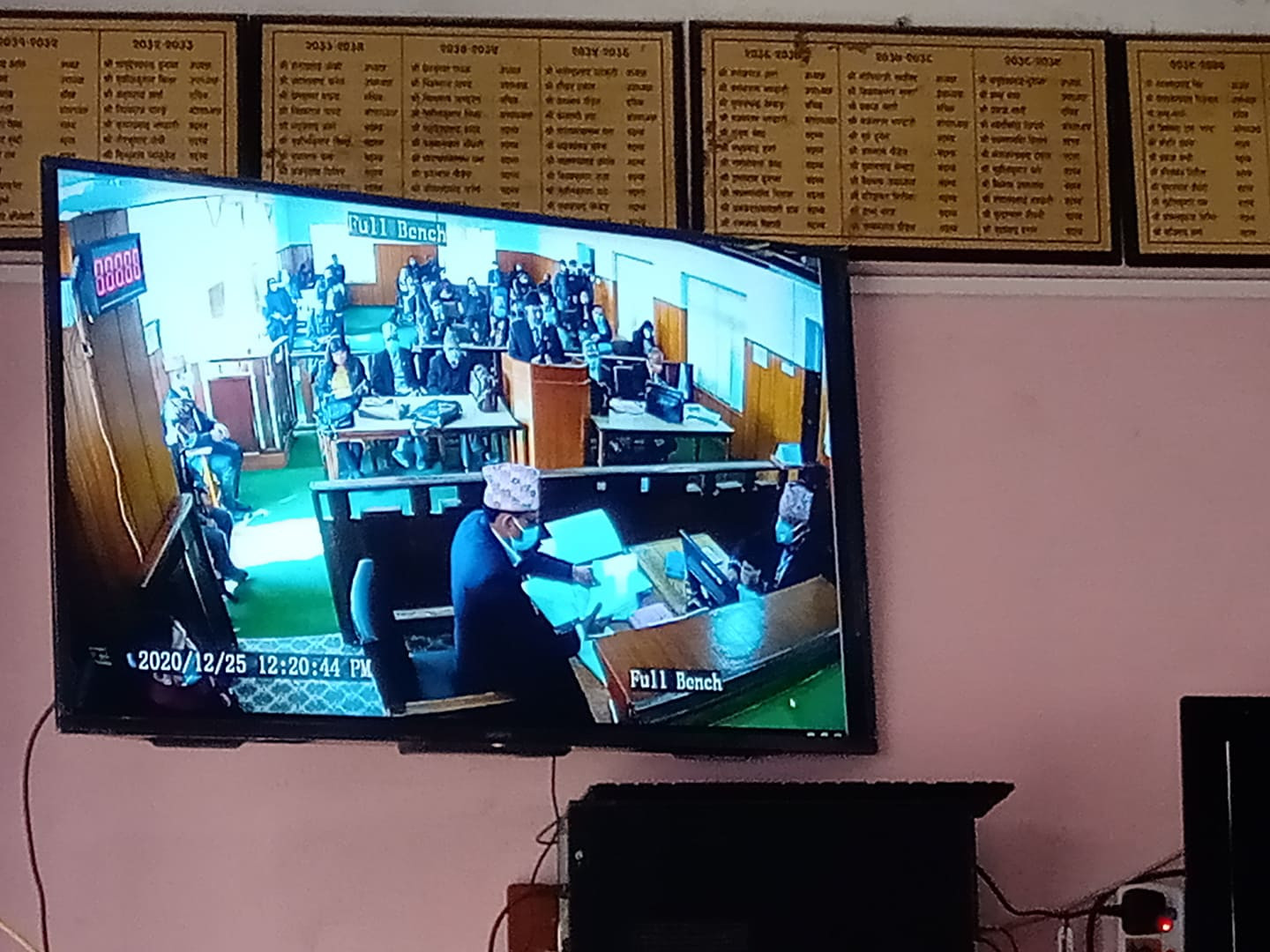 इजलासमा  चोलेन्द्रको प्रश्न : जनमतप्राप्त दलले सरकार चलाउँदिनँ भन्यो भने के गर्ने ?  प्रधानमन्त्री संसद्‌मा के भनेर जानुपर्थ्यो ?