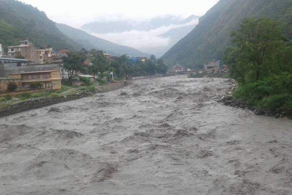 कालीगण्डकी नदीमा पहिरो खस्दा तीन जना घाइते, कालीपुल बजारमा छालसहितको बाढी