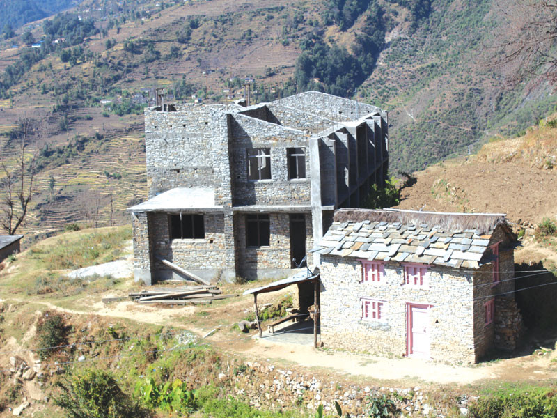 एक दशकदेखि ३० भवनको निर्माण अलपत्र, ठेकेदार सम्पर्कविहीन, सरकार मौन