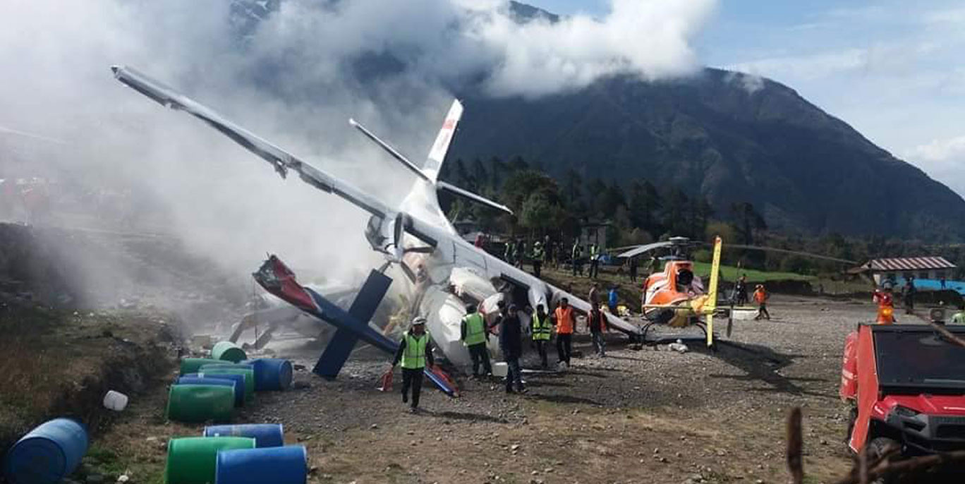 लुक्ला विमानस्थलमा विमान र हेलिकोप्टर ठोक्कियो, को–पाइलट र ड्युटीका दुई प्रहरीको मृत्यु