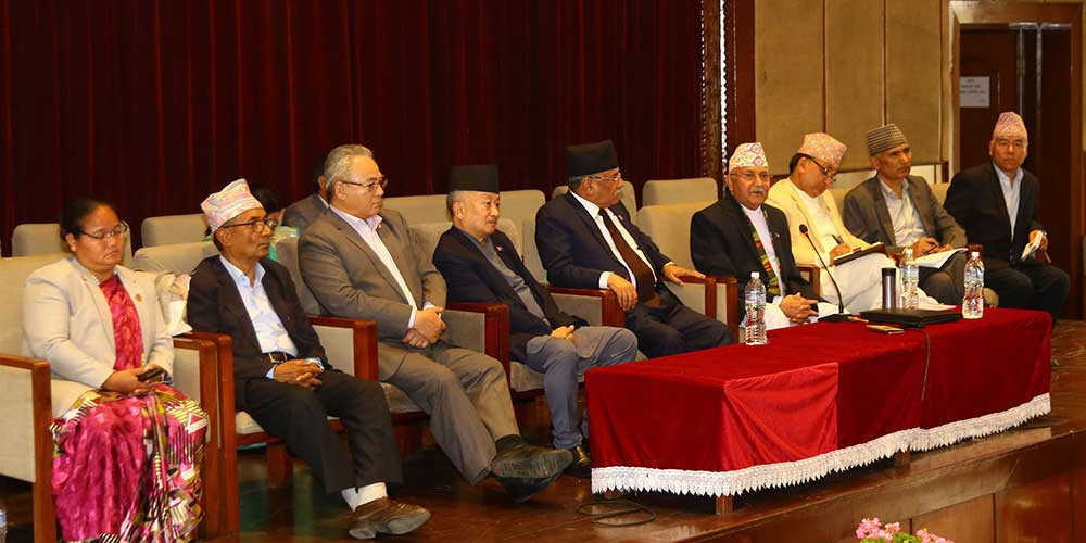 नेकपा सांसदलाई छलफलमा रोक