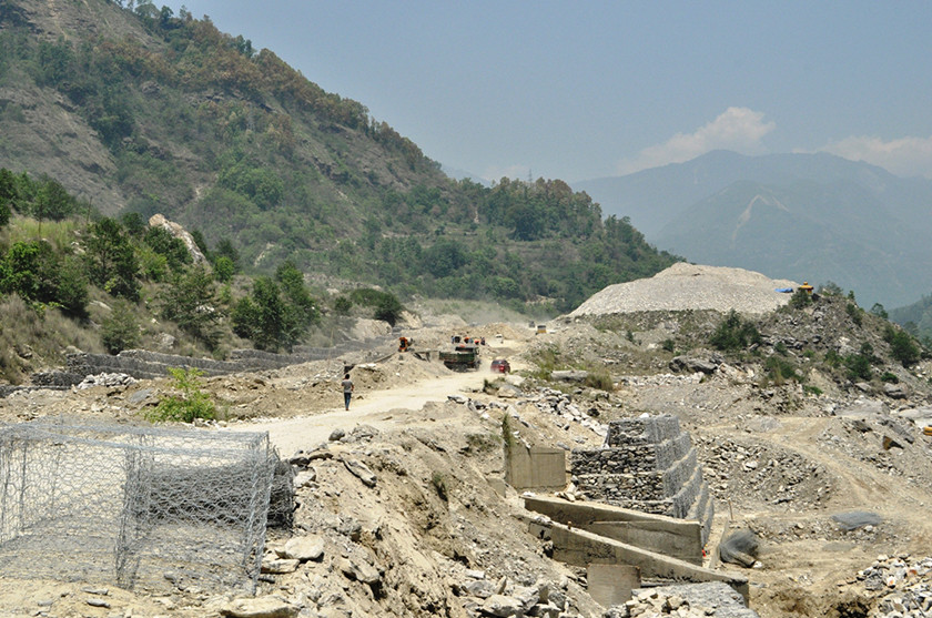 नाका चलाउन राजमार्ग दुरुस्त