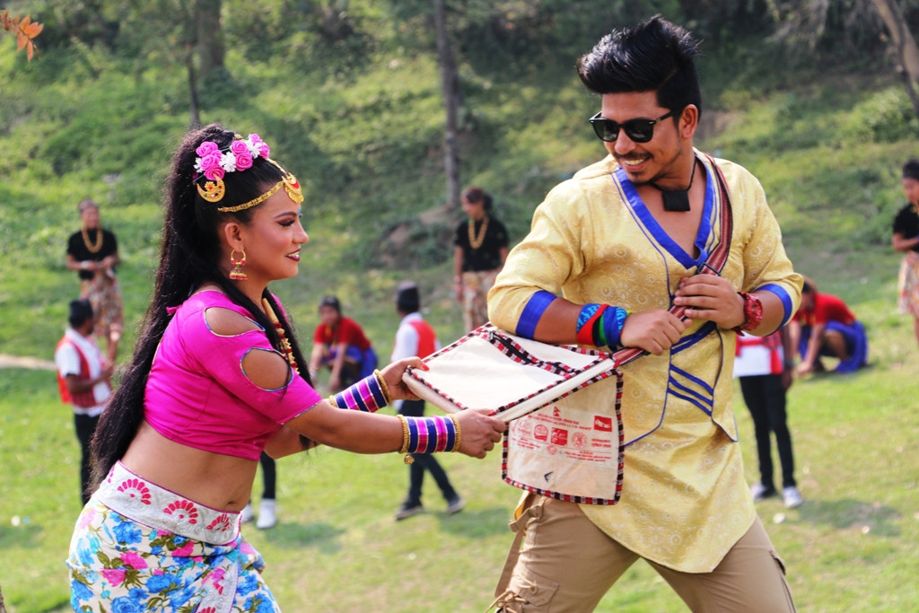 लुरुरु हुरुरुः सार्वजनिक भएकै दिन ‘भाइरल’