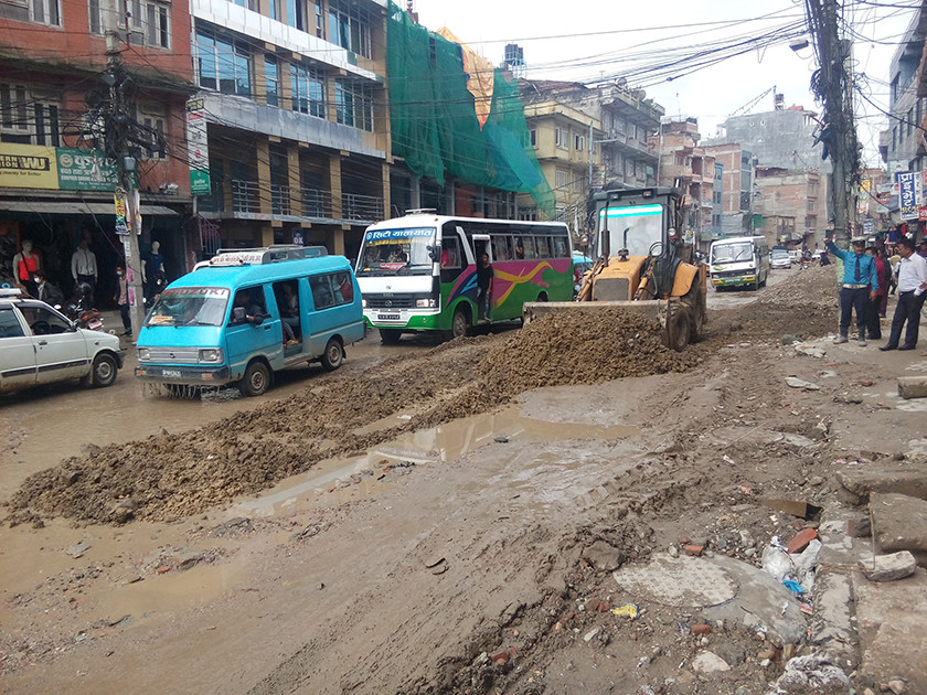 सडक निर्माणमा चरम ढिलासुस्ती : करोडौंका आयोजना अलपत्र