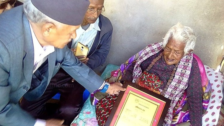 ११७ वर्षीयाको जीवनकथा : एक मात्र छोरो बचाउन थानसिङको यात्रा