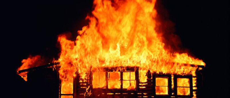 चिसोबाट बच्न बालेको आगोले घर जलेर नष्ट