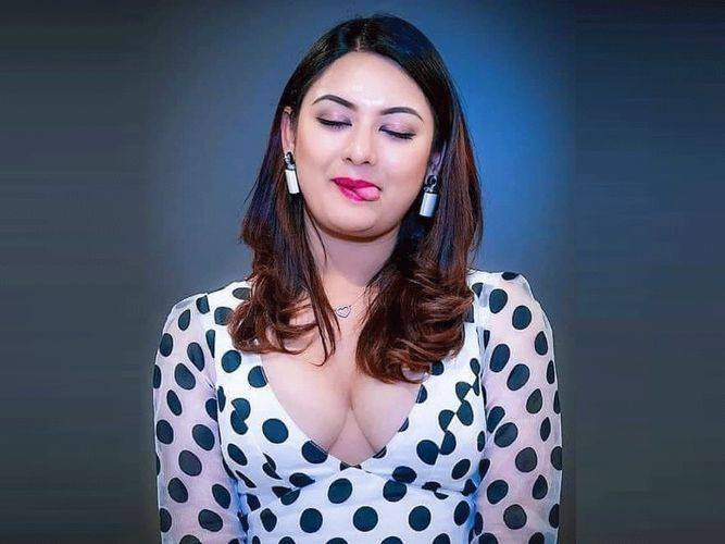 'अपत्यारिलो' फोटोका कारण ट्रोलमा वर्षा राउत