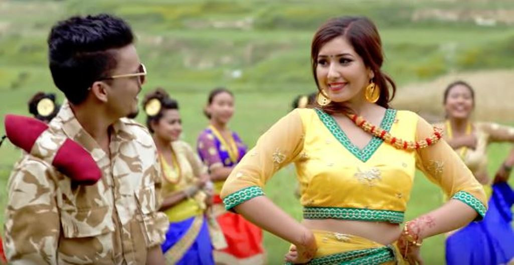 रवि ओडको गीतमा पुष्प र आचलले मर्काए कम्मर