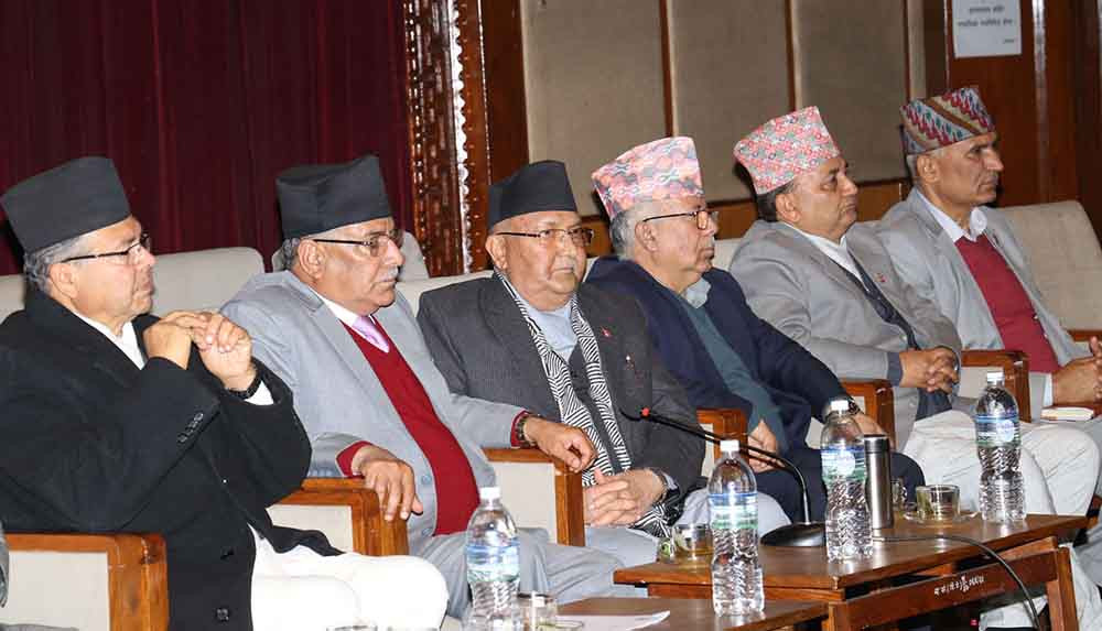 ओलीलाई नेपालको टक्कर
