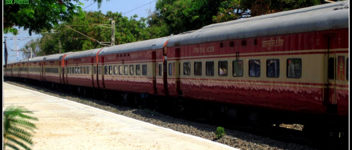 भारतमा नेपाली झन्डासहितको रेल