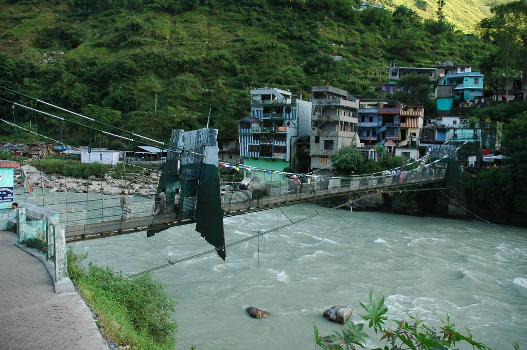 नेपाल–भारत जोड्ने झोलुंगे पुल चार दिन बन्द हुने