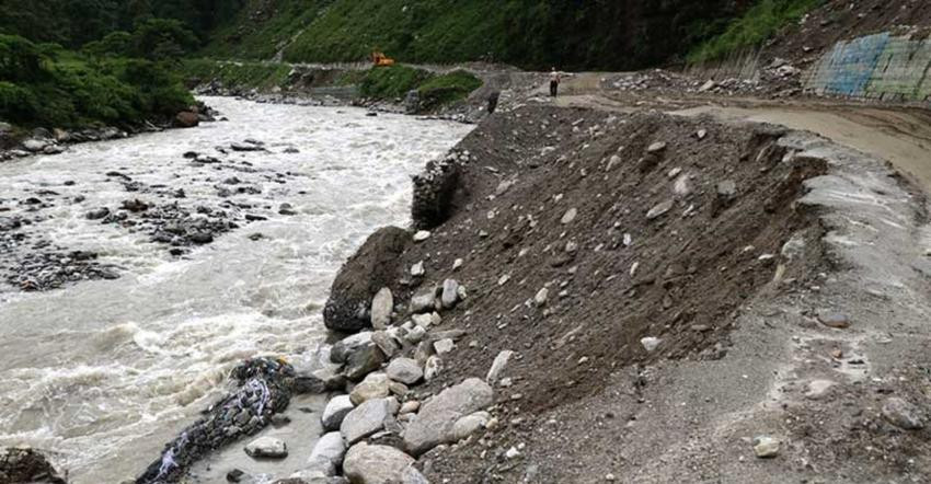 तटबन्धका नाममा अनियमितता, जालीमा प्वालभन्दा साना ढुंगा