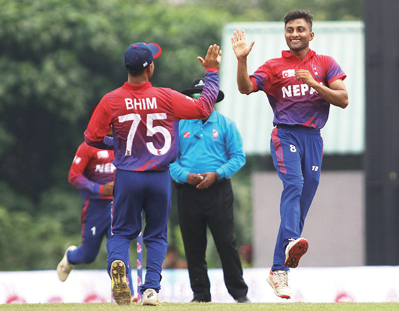 सागर ढकालले ५ विकेट लिएपछि नेपाल विजयी