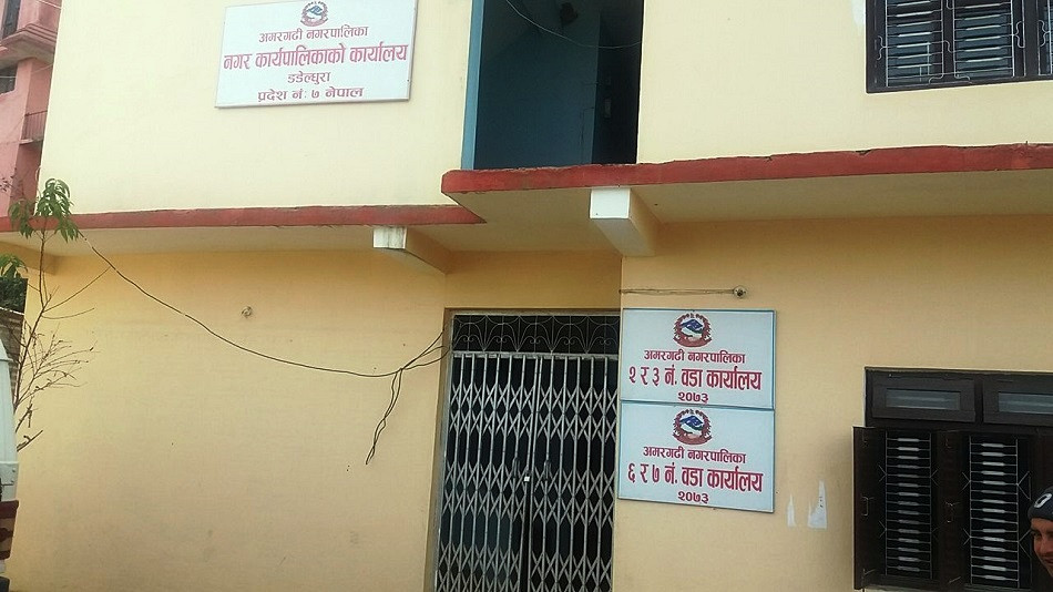 अमरगढीका ६ वटै स्वास्थ्य चौकीमा तालाबन्दी