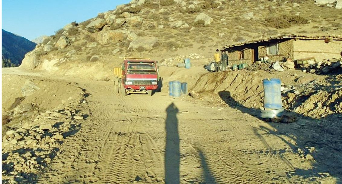 हुम्लामा यातायात : ट्रकमा ९५ किलोमिटर यात्रा गर्दा ३५ सय रुपैयाँ