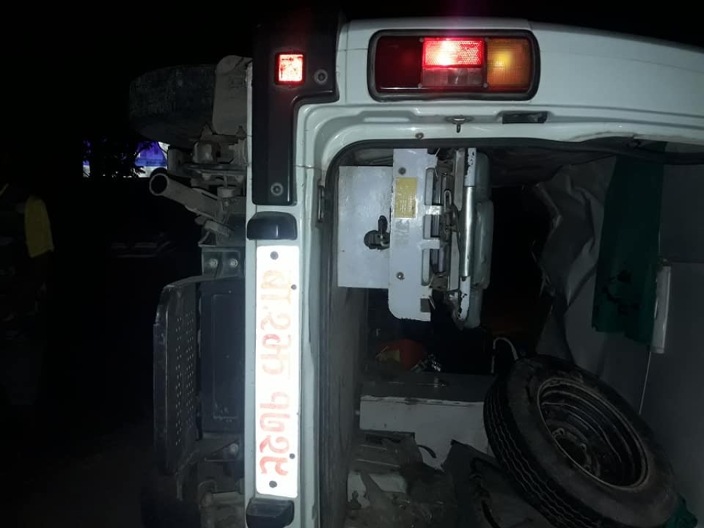 एम्बुलेन्स दुर्घटनामा २ जना घाइते, घटनास्थलमै मर्‍यो गाई